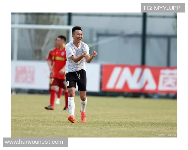 足球球星音频揭秘:从场上英雄到幕后故事的全方位呈现